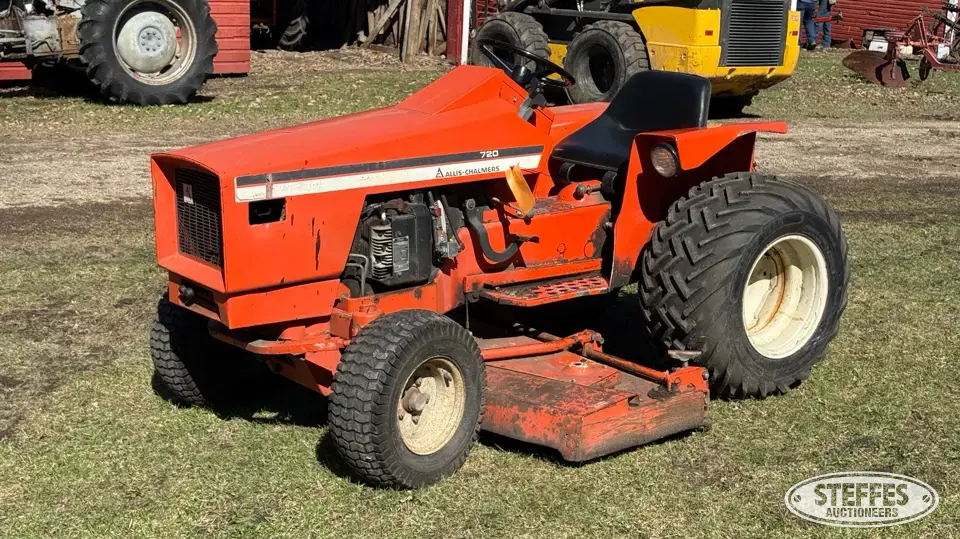 Allis-Chalmers 720 Lawn Tractor