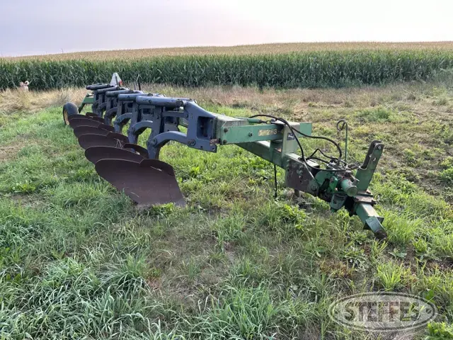 John Deere 2700