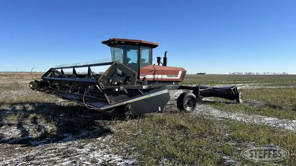 1994 MacDon Premier 2900 Turbo Self-Propelled Swather