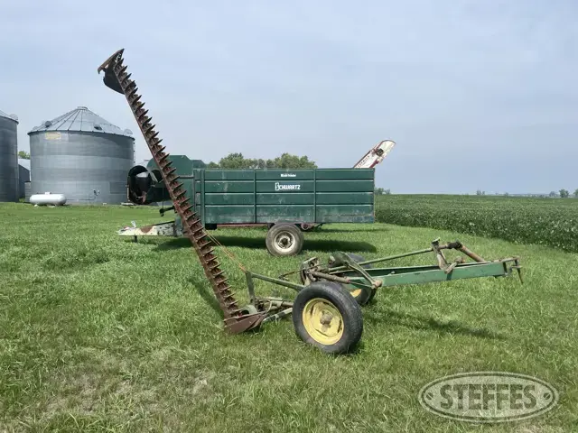 John Deere E037M