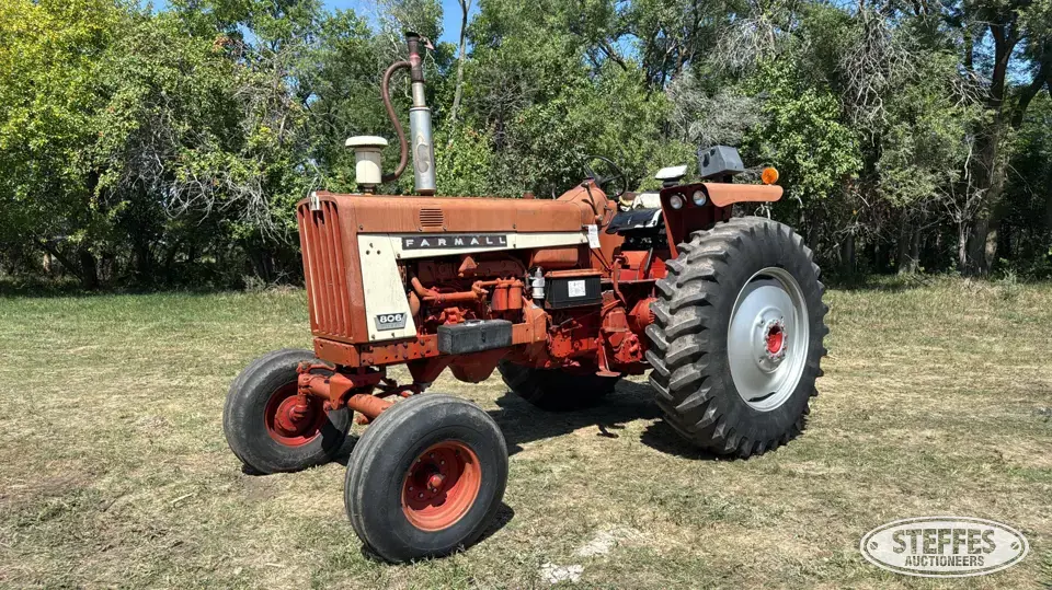 1965 Farmall 806 2WD Tractor