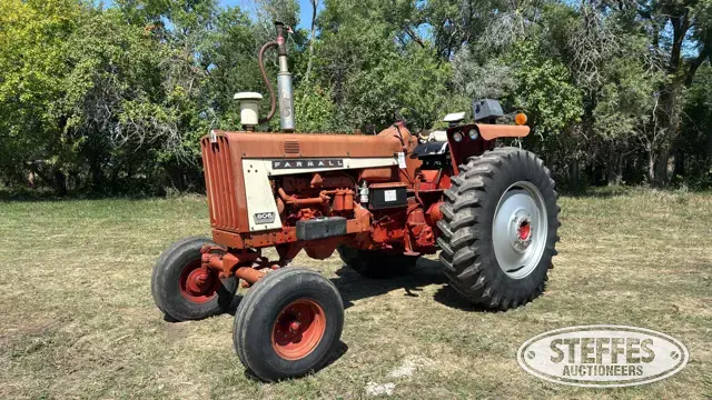 1965 Farmall 806
