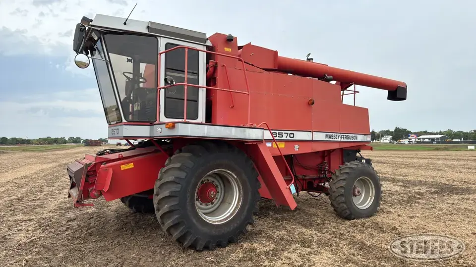 1994 Massey Ferguson 8570 Combine
