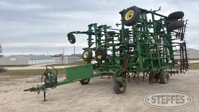 John Deere 2210