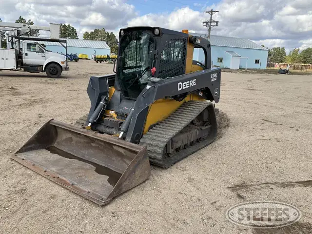 2014 John Deere 329E
