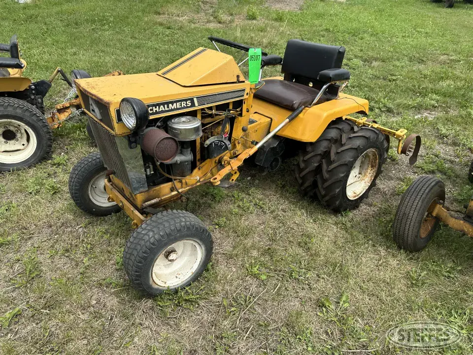 Allis-Chalmers B-112 Lawn Tractor