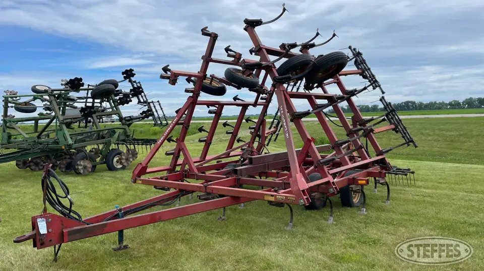 International 4600 Field Cultivator