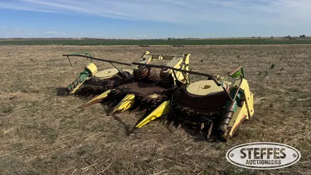 John Deere 676