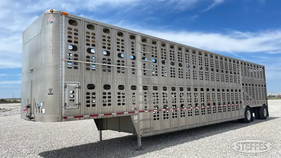 2011 Wilson Silverstar Semi Livestock Trailer