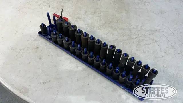 Snap-on impact sockets