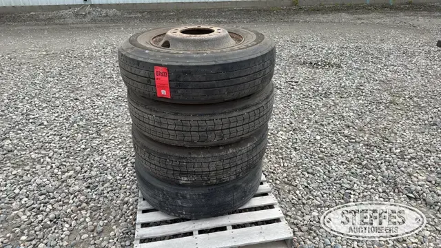 (4) 295/75R22.5 wheels
