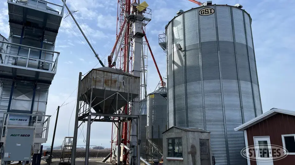Free standing grain leg