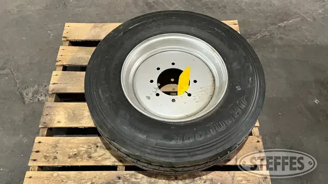 Hankook 245/70R17.5 tire