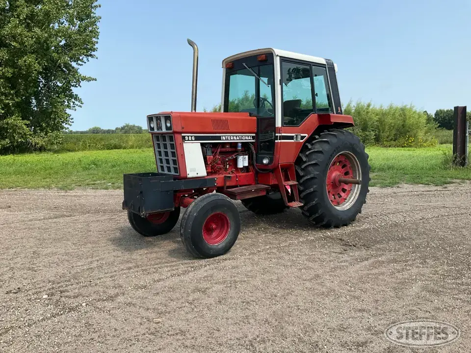 1978 International 986 2WD Tractor