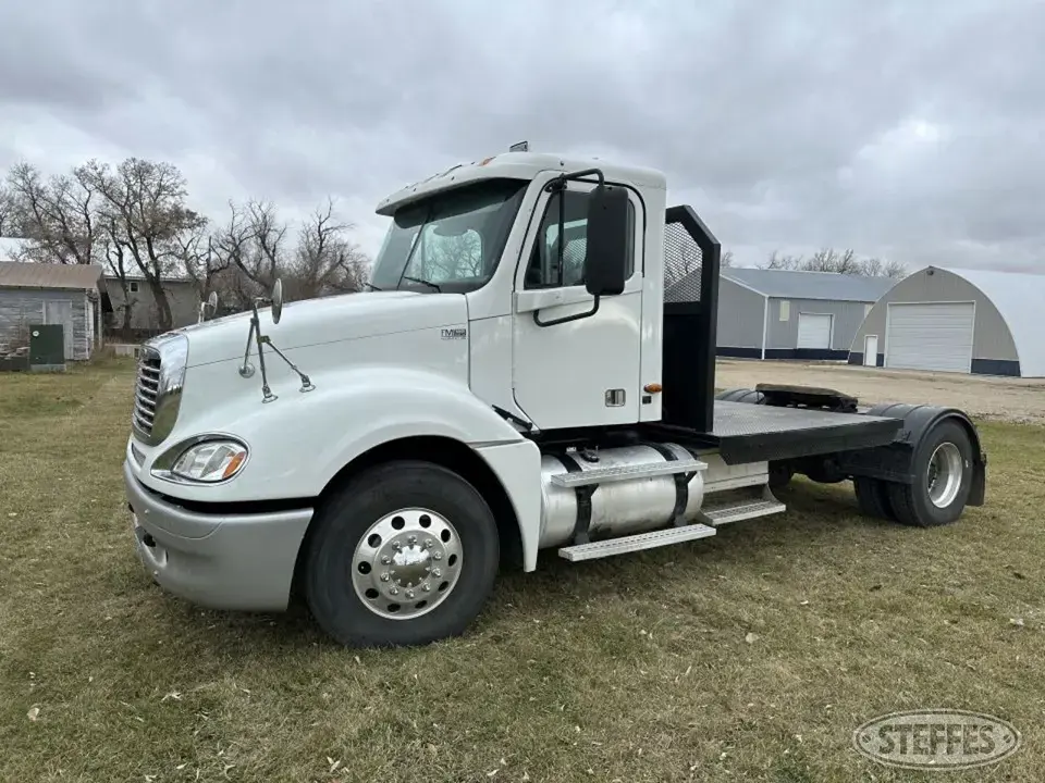 2004 Freightliner Columbia Cab and Chassis Truck