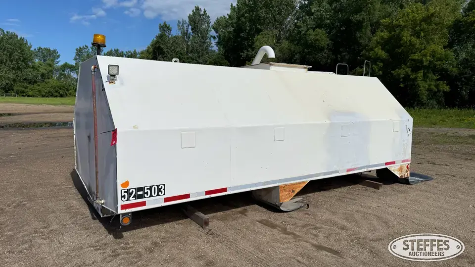 Approx. 4,000 gal. steel tank Tanks-Other