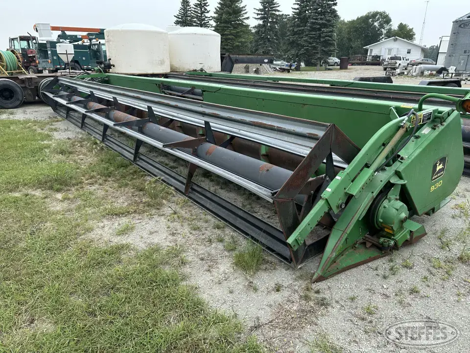 1993 John Deere 930 Rigid Head
