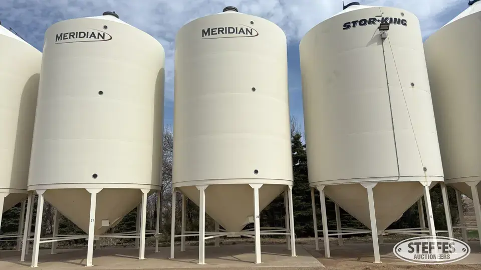 2020 Meridian M1620 Hopper Bin
