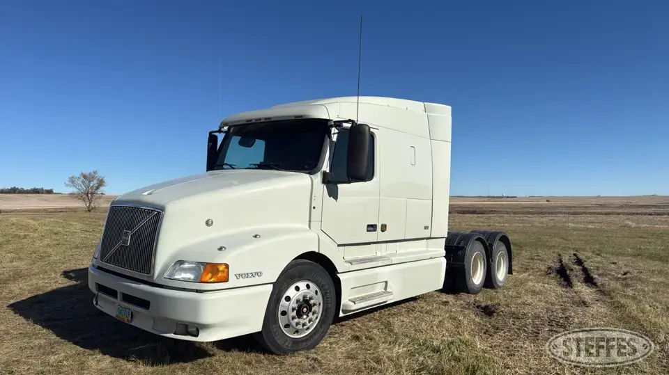 1999 Volvo VN Conventional Truck with Sleeper
