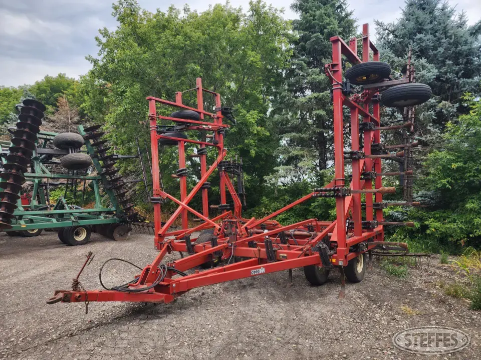 Case IH 5600 Chisel Plow