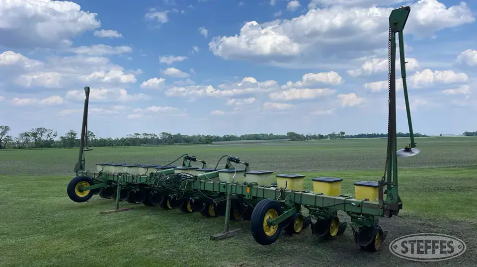 John Deere 7100 12 or More Row Planter