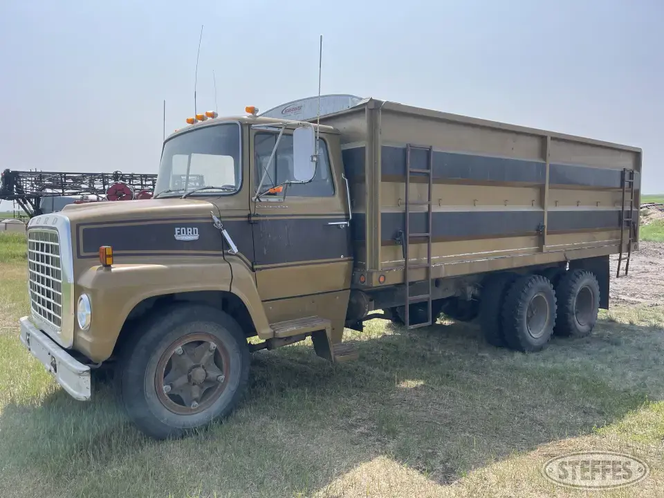 1979 Ford 700 Tandem Boxed Truck