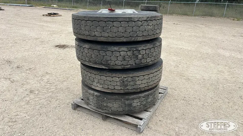 (4) Falken 11R24.5 tires Truck Tire