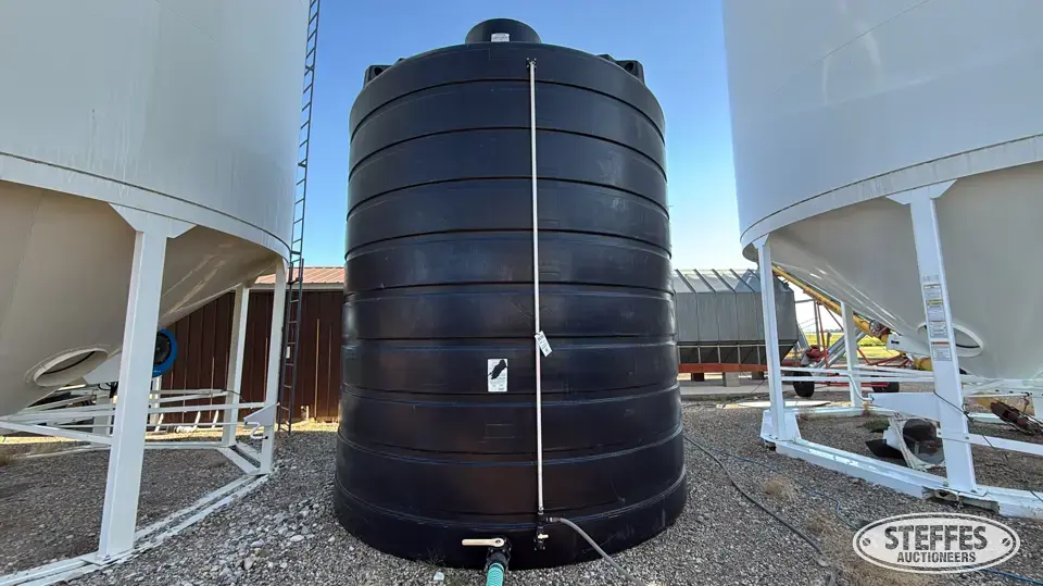 Enduraplas 10,000 gal. poly tank