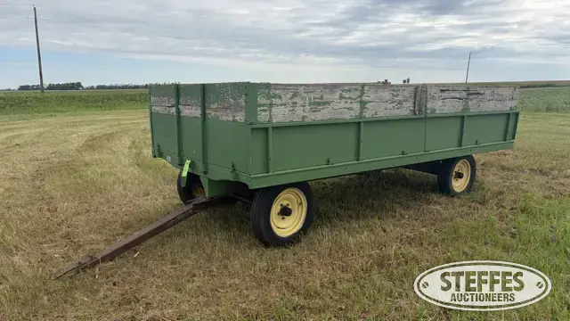 Wood bale wagon