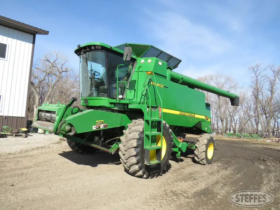 1998 John Deere 9610 Combine