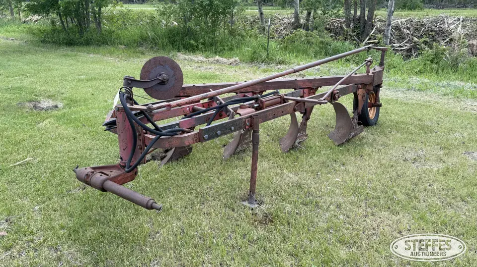 Massey Ferguson 86 Plow