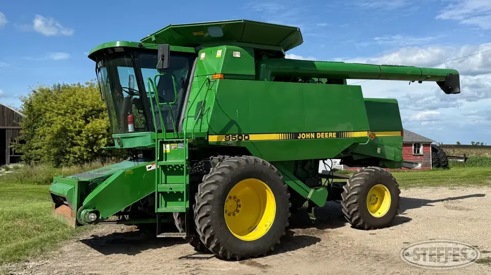 1993 John Deere 9500 Combine