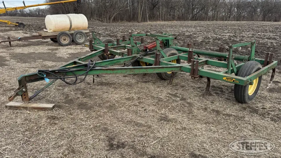Melroe Chisel Plow