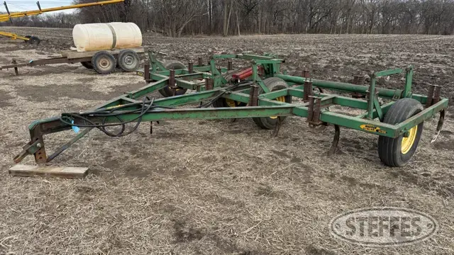 Melroe Chisel Plow
