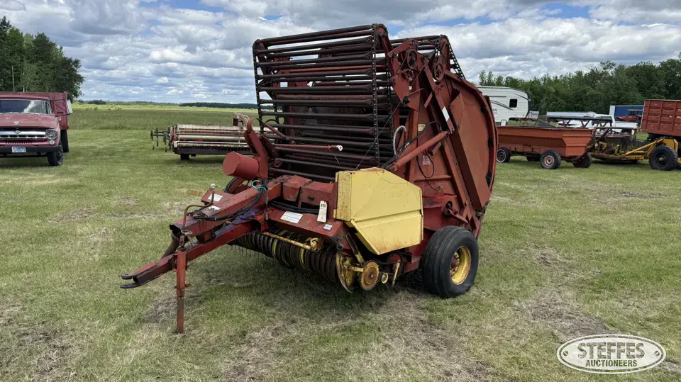 1976 New Holland 850 Round Baler
