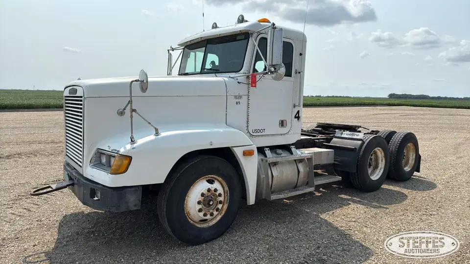 1995 Freightliner FLD120 Conventional Truck without Sleeper