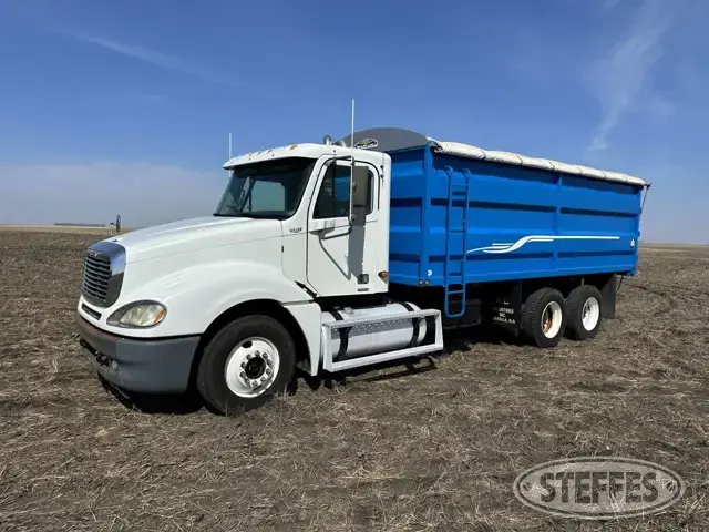 2002 Freightliner Columbia 120