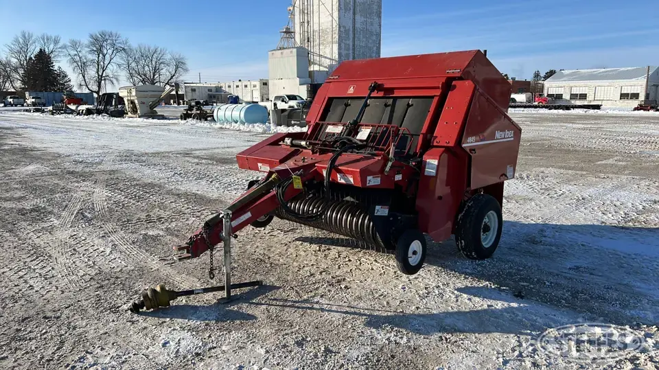 New Idea 4845 Round Baler