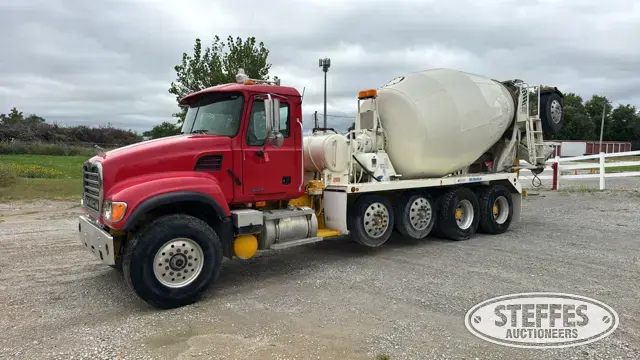 2004 Mack CV713 Granite