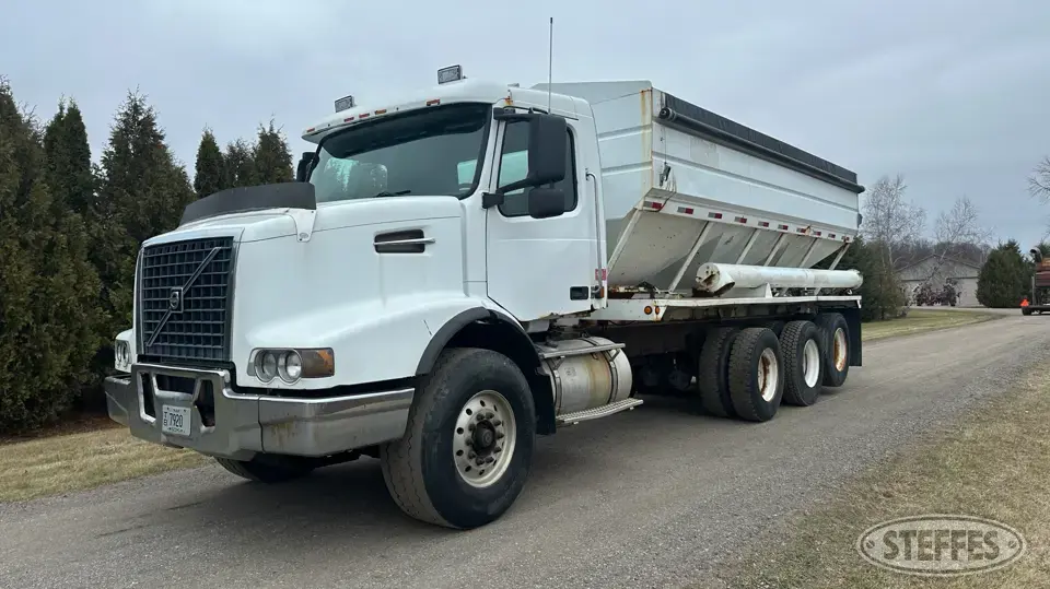 2004 Volvo VHD Tender Truck