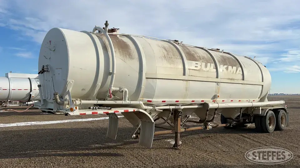 1971 Butler Pneumatic Trailer