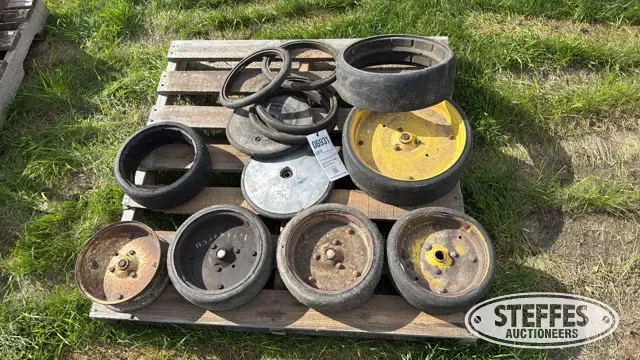John Deere closing wheels
