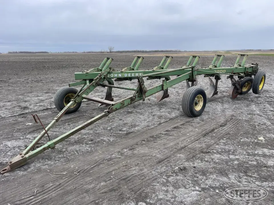 John Deere 3200 Plow
