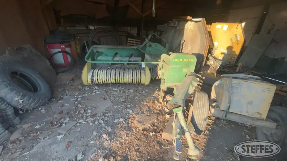 John Deere 24T Square Baler