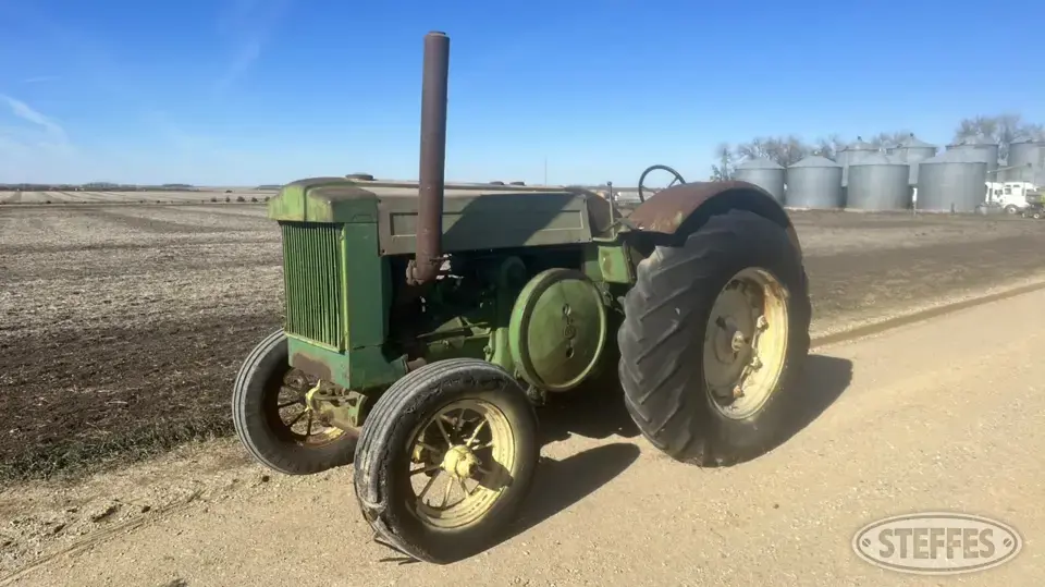 1940 John Deere D Collectible Tractor