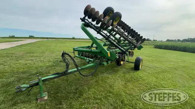 John Deere 220