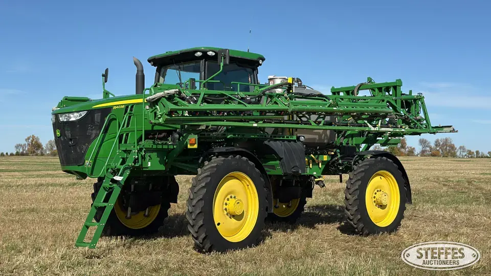 2015 John Deere R4038 Self-Propelled Sprayer