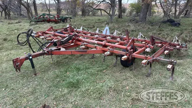 International field cultivator