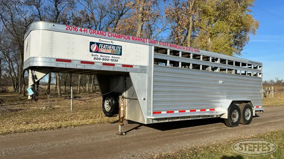 2016 Featherlite 8127-7020-STD Gooseneck Livestock Trailer