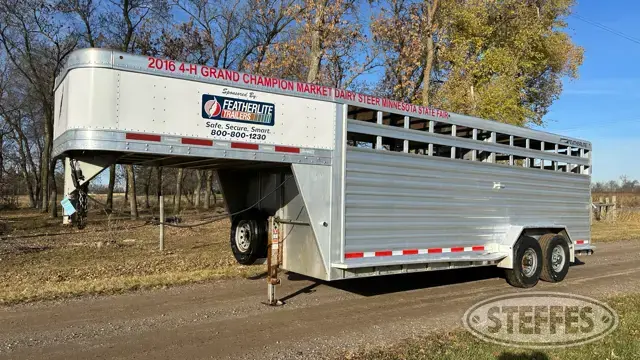 2016 Featherlite 8127-7020-STD